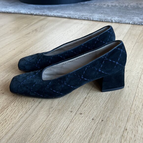 Vintage Ferragamo Black/Navy Heels - Picture 6 of 9